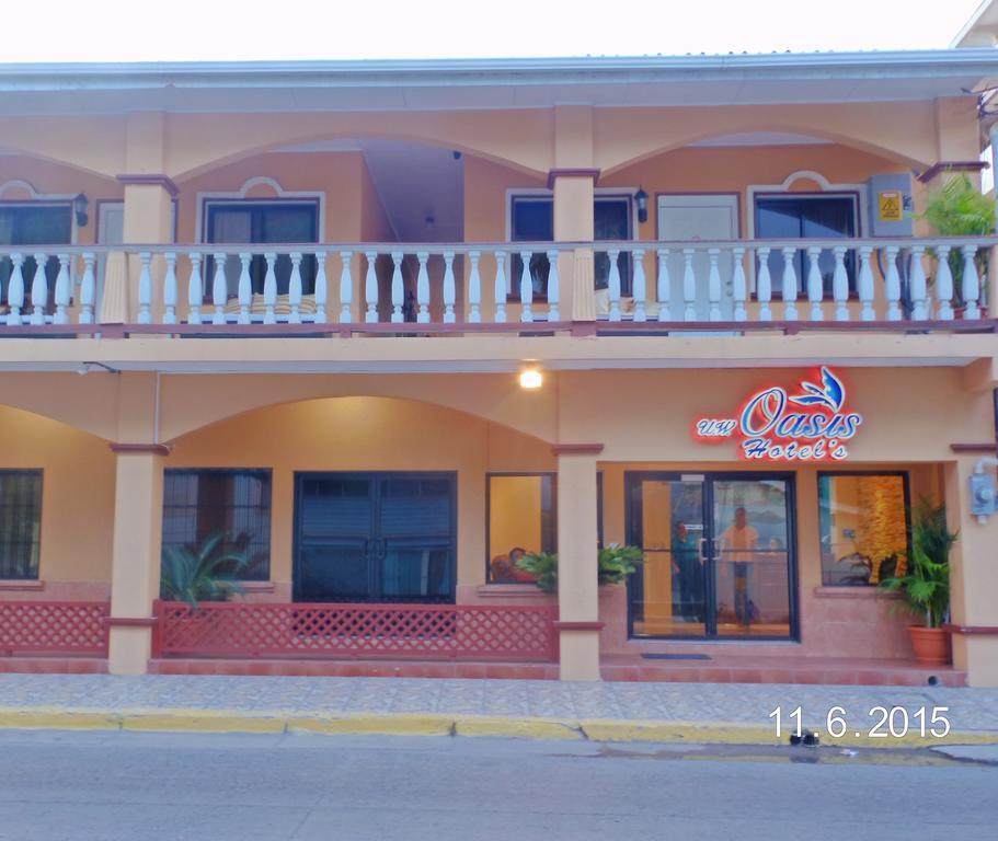 Uw Oasis Hotel La Ceiba Exteriör bild