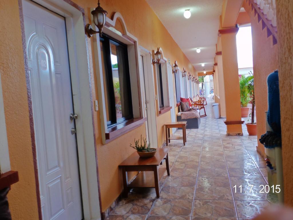 Uw Oasis Hotel La Ceiba Exteriör bild