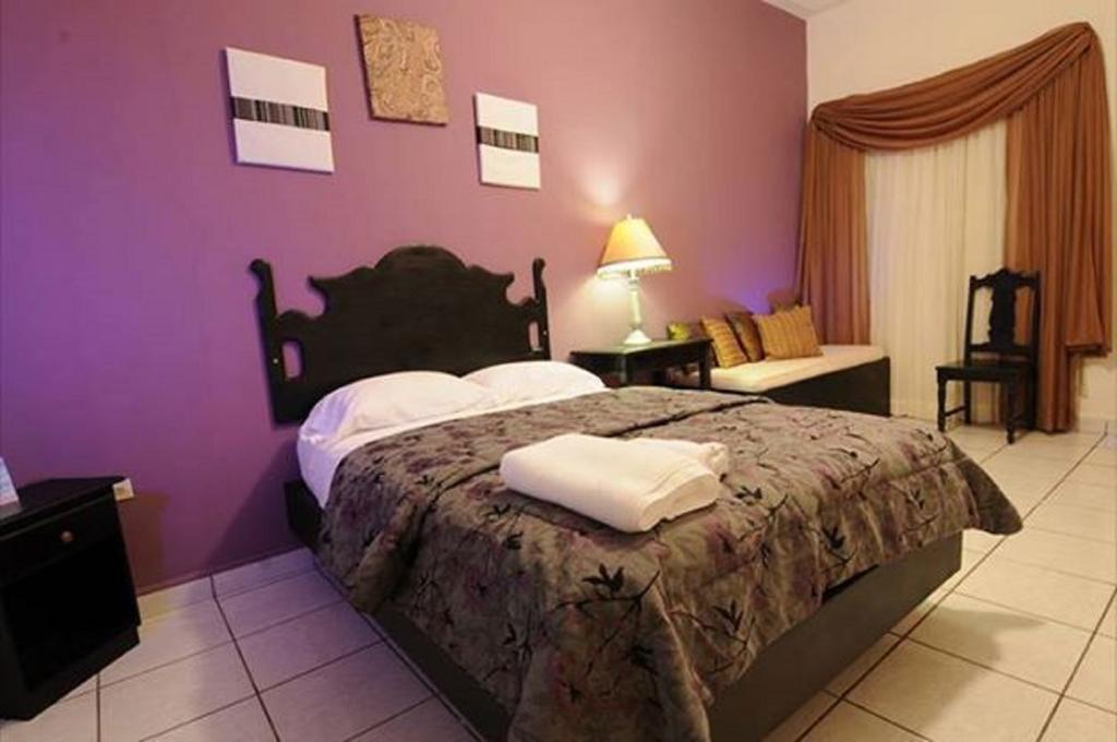Uw Oasis Hotel La Ceiba Exteriör bild