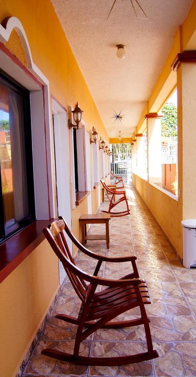 Uw Oasis Hotel La Ceiba Exteriör bild