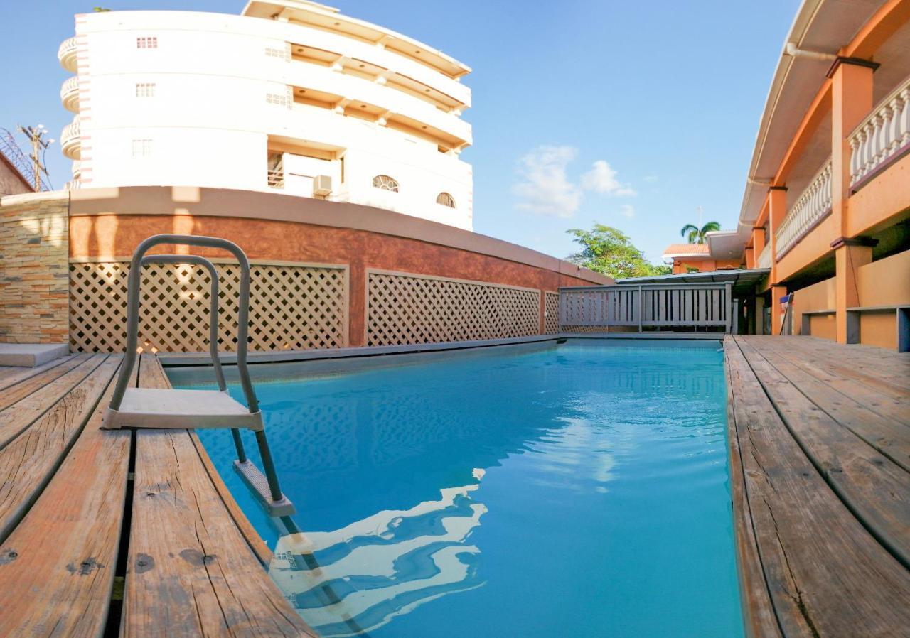 Uw Oasis Hotel La Ceiba Exteriör bild