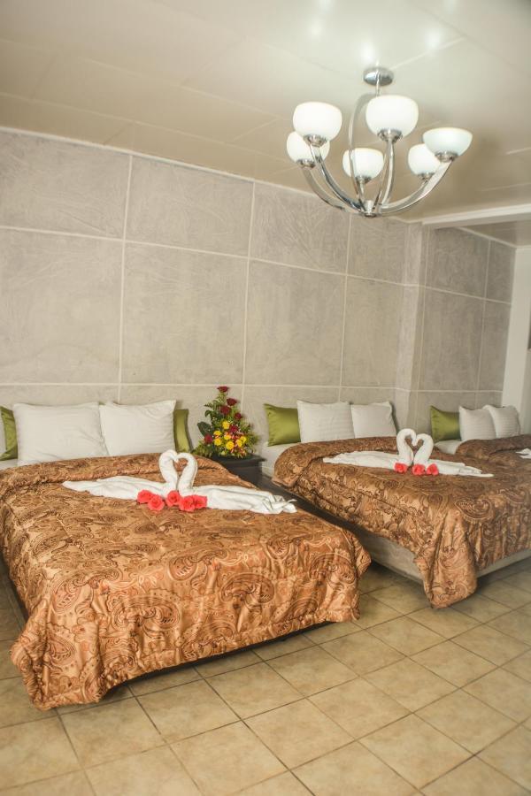 Uw Oasis Hotel La Ceiba Exteriör bild